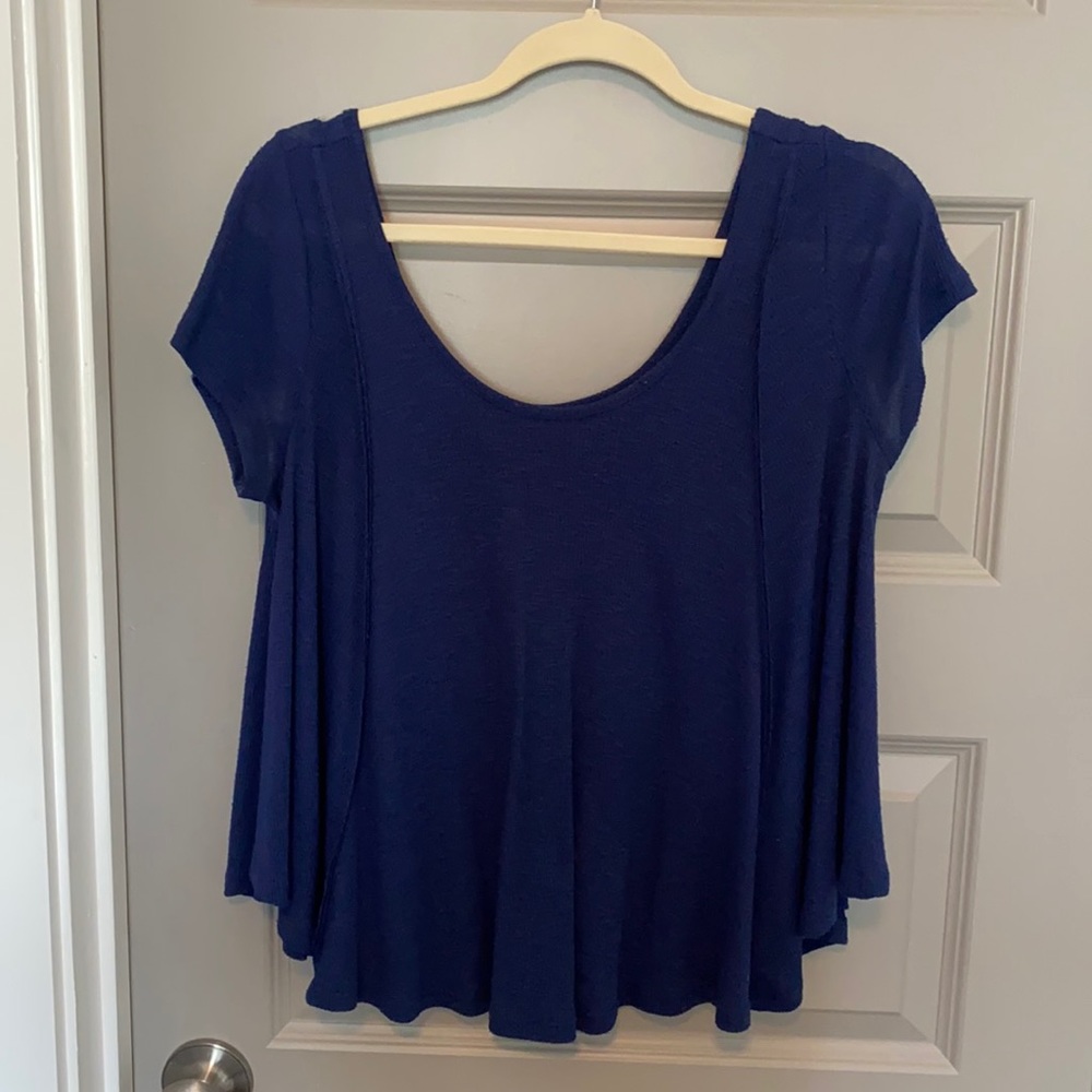 Short-sleeve flowy top